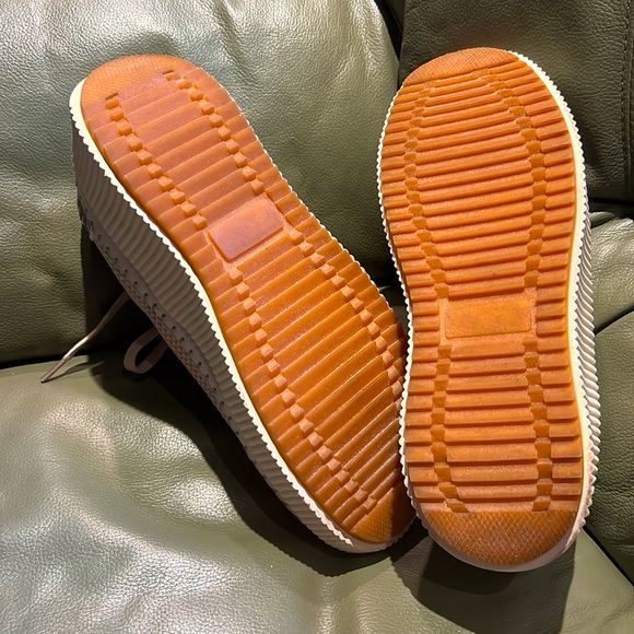 Nicole Miller brand soft pastel colored laced gym shoes. - Picture 5 of 7